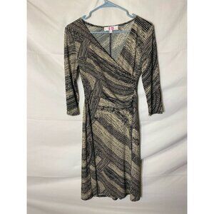 G AND CO WOMENS SIZE 4 WRAP STYLE BODYCON DRESS VNECK BLACK WHITE MIDI SEXY